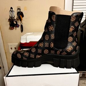 Guess boots